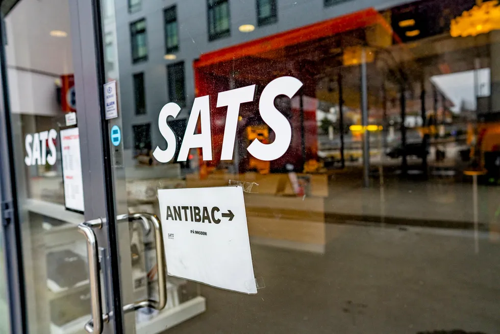 Hfn Group as eier aksjene i Sats og Elexia, etter sammenslåingen. I 2014 het de fremdeles Sats Group as, og selskapet var verdsatt til 2,4 milliarder kroner.