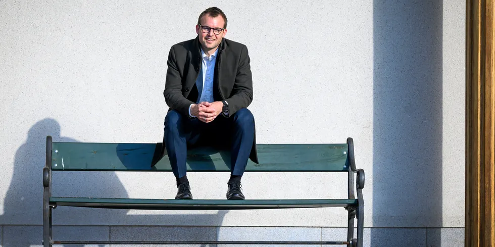 – Nå ser prisen ut til å bli vedvarende høy, og det kan bli dramatisk for mange. NVE har varslet høye priser gjennom året, og den forferdelige krigen i Ukraina vil prege gassprisene og dermed også strømprisene i Norge, sier Ropstad til NTB.