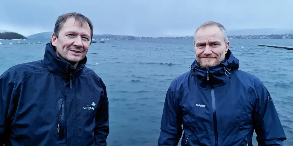 Geir Wenberg (t.h) og daglig leder hos Stingray Marine Solutions, John A. Breivik, hos Wenberg på Skysselvika, Fauske.