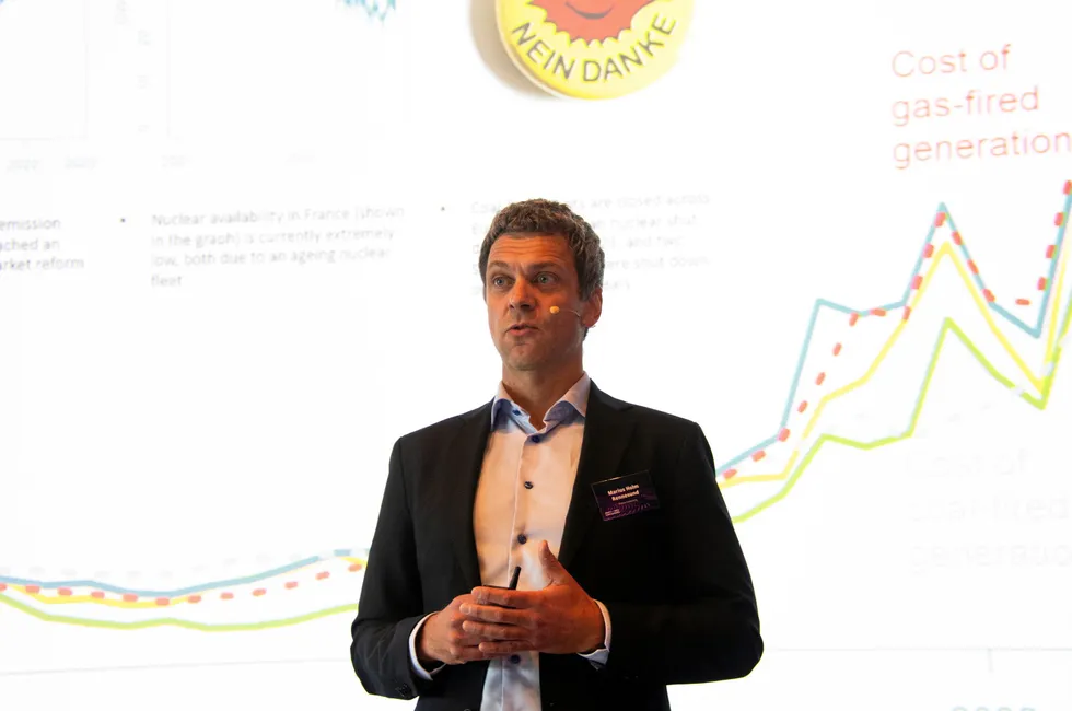 – Hva som skjer med gassprisen i årene fremover vil være avgjørende for hvilken strømpris vi får, særlig i Sør-Norge, sier partner i Thema Marius Holm Rennesund.