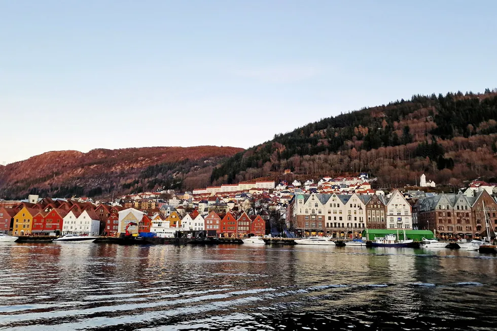 For fjerde dag på rad får Bergenserne og alle andre i NO5 en strømpris på under 10 øre/kWh. Kun én gang før har dette skjedd – i lavprisåret 2020.