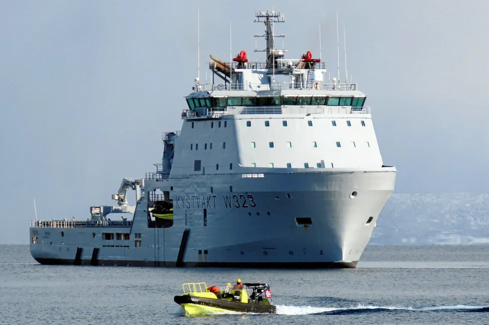 Det var Kystvaktens KV «Jarl» som sjekket og beslagla Vardø-fiskerens teiner i juli.