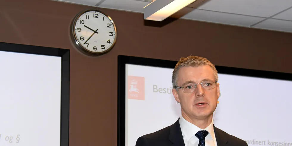 Regjeringen vil at strømstøtten skal beregnes for hver eneste klokketime i døgnet. NVE-sjef Kjetil Lund er svært skeptisk.
