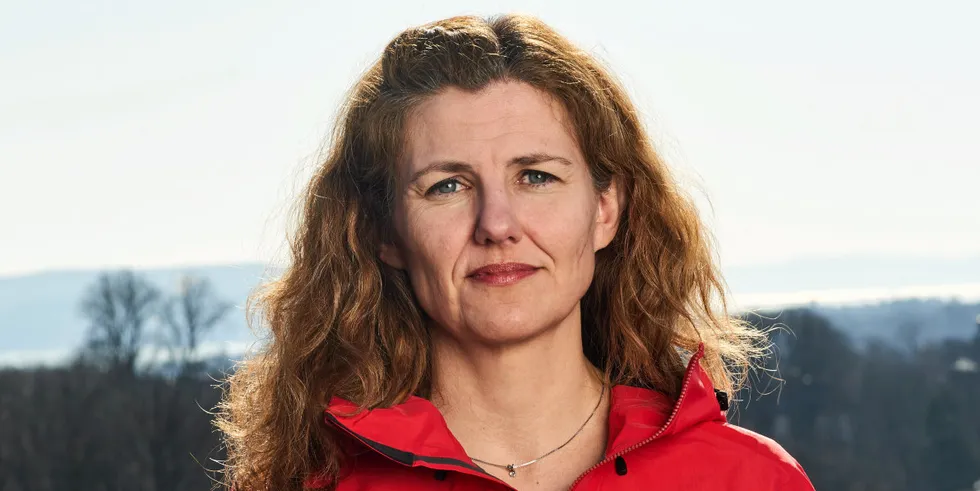 Flere ansatte og effektiviseringstiltak har gjort at NVE setter ny rekord i antall behandlede søknader om nettkonsesjon, forteller Inga Nordberg, direktør i energi- og konsesjonsavdelingen i NVE.