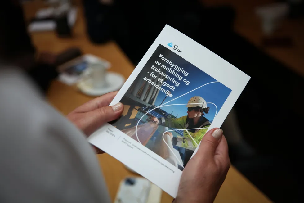 Nå slutter Kystrederiene og Hurtigbåtforbundet opp om initiativet om en bransjestandard mot mobbing og trakassering til sjøs.
