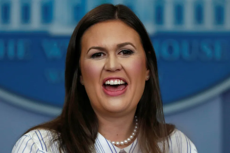 Donald Trumps pressetalskvinne Sarah Huckabee Sanders var ikke nådig i sine uttalelser om den nye boken til Hillary Clinton. Foto: Carolyn Kaster/AP photo/NTB scanpix