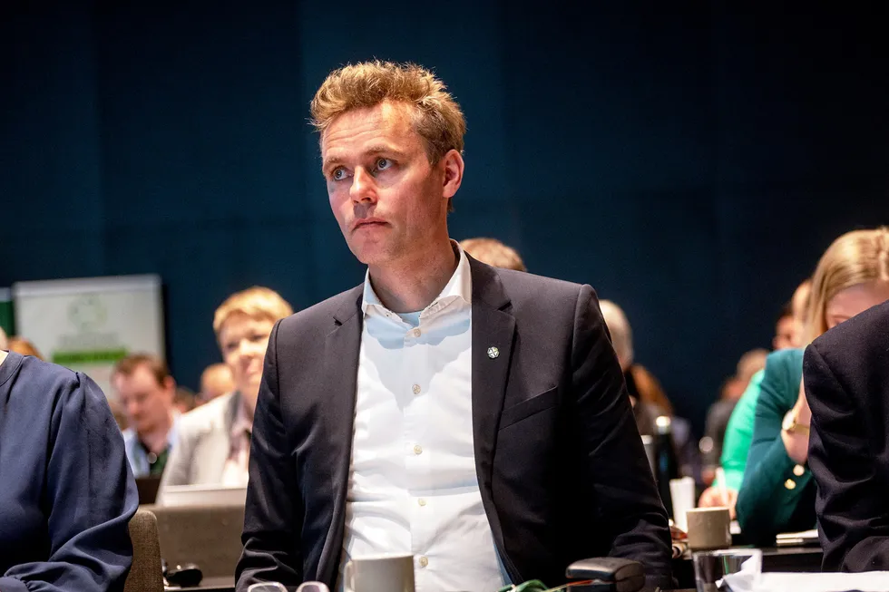 Ola Borten Moe, nåværende forskning- og høyereutdanningsminister, var olje- og energiminister da strømkabelavtalene med Tyskland og Storbritannia ble inngått. Han mener nå at informasjonsgrunnlaget for disse var for dårlig.
