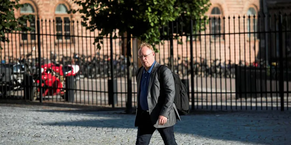 EN SAK FOR KONTROLL- OG KONSTITUSJONSKOMITEEN: Fiskeriminister Per Sandberg (Frp) har fått brev med seks spørsmål fra kontroll- og konstitusjonskomiteen. Komiteen vil ha klarhet i hva som skjedde i epostsaken.Foto: Per Ståle Bugjerde