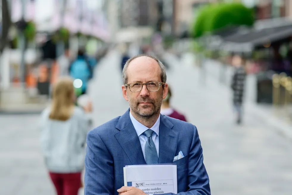 Jan Fougner har ledet utvalget bak rapporten om fremtidens arbeidsmarked. Den viser at hovedregelen om fast ansettelse står bemerkelsesverdig støtt.