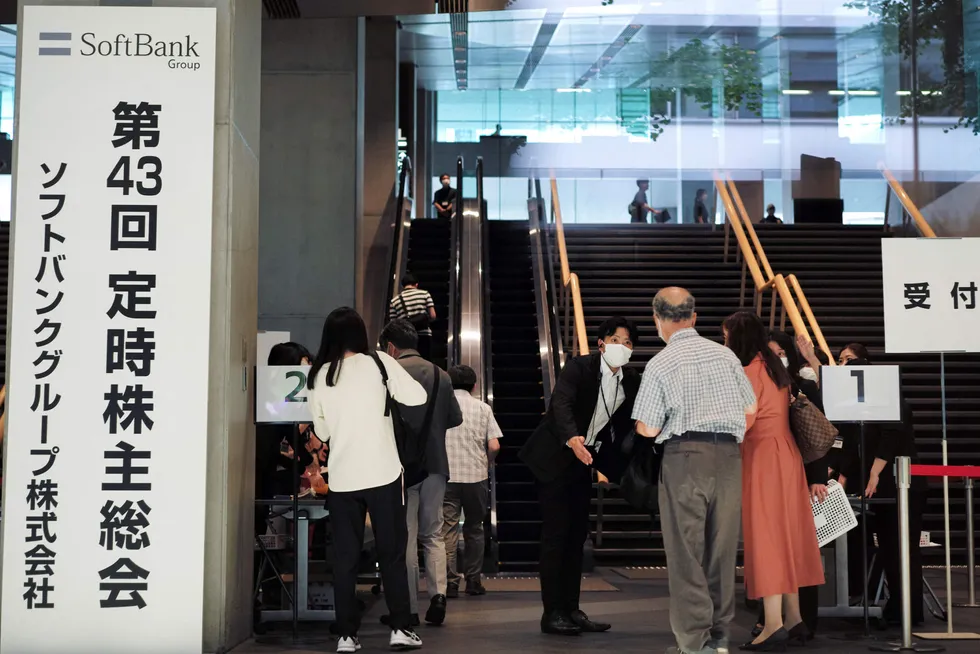 Masayoshi Son, Softbanks karismatiske toppsjef, er tilbake på offensiven etter en personlig krise. Softbank Group avholdt sin 43. generalforsamling i Tokyo på onsdag.