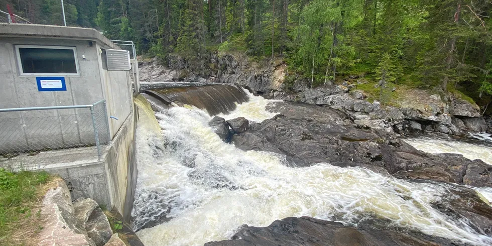 De lave strømprisene i nord slår negativt ut for småkrafteierne i området.