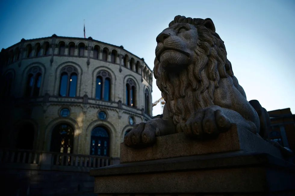 Debatten har handlet lite om hvordan vi skal beskytte demokratiet mot uønsket informasjonspåvirkning, skriver artikkelforfatterne.