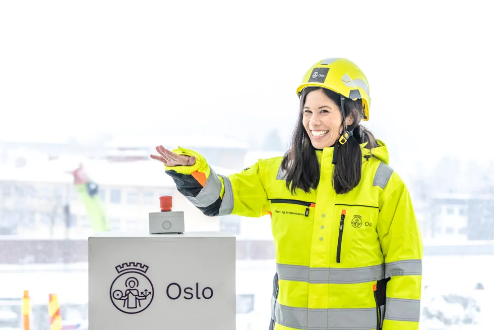 Hva er det med de offentlige prosjektene som stadig ryker på budsjettet? Her fra startskuddet for byggingen av ny vannforsyning til Oslo, 18 februar i år.