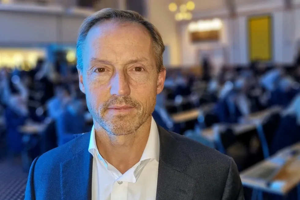 Erik Jakobsen fra Menon Economics melder om at for mange bedrifter går det så det suser.
