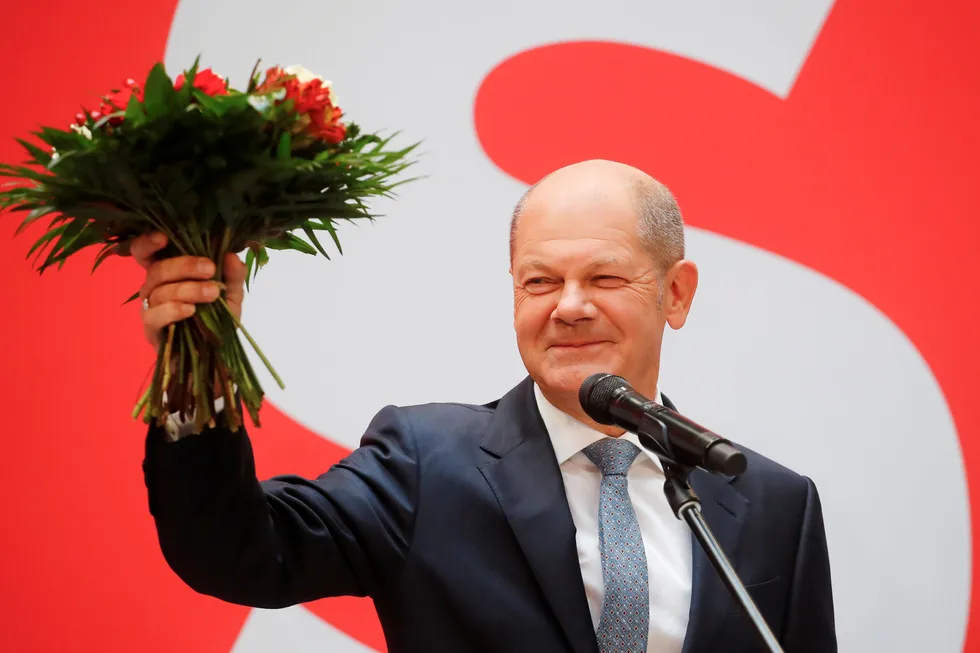Olaf Scholz feirer valgseieren mandag. Men han er ikke sikret toppjobben.