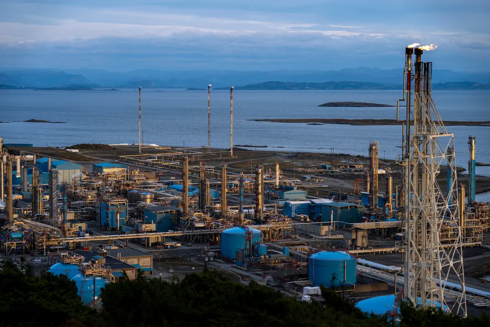 Fra Kårstø går gassrørledningen Europipe II til Nord-Tyskland.