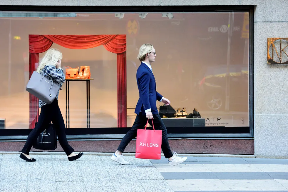 Med henvisning til psykologi og nevrovitenskap legger forskerne til grunn at kvinner er mer talentfulle sosialt enn menn, og at det kan forklare deres fremgang på arbeidsmarkedet.