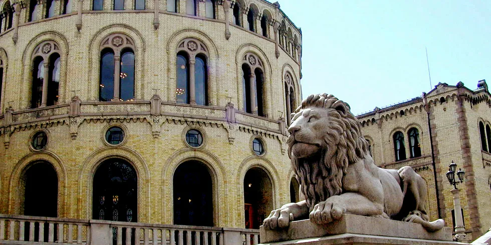 Flertallet på Stortinget vil denne uken mest sannsynlig doble krisepakken til oljebransjen.