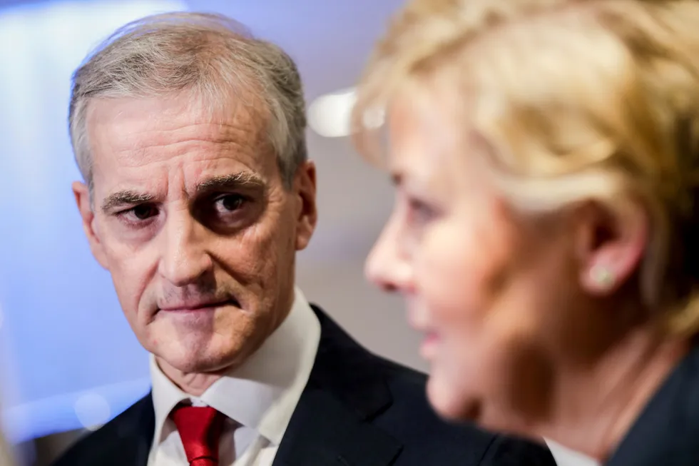 Statsminister Erna Solberg (Høyre) og partileder Jonas Gahr Støre (Arbeiderpartiet) er uenige om skattlegging av formue. Statistikken viser imidlertid at totalinntektene fra den omstridte formuesskatten er ganske stabil over tid.