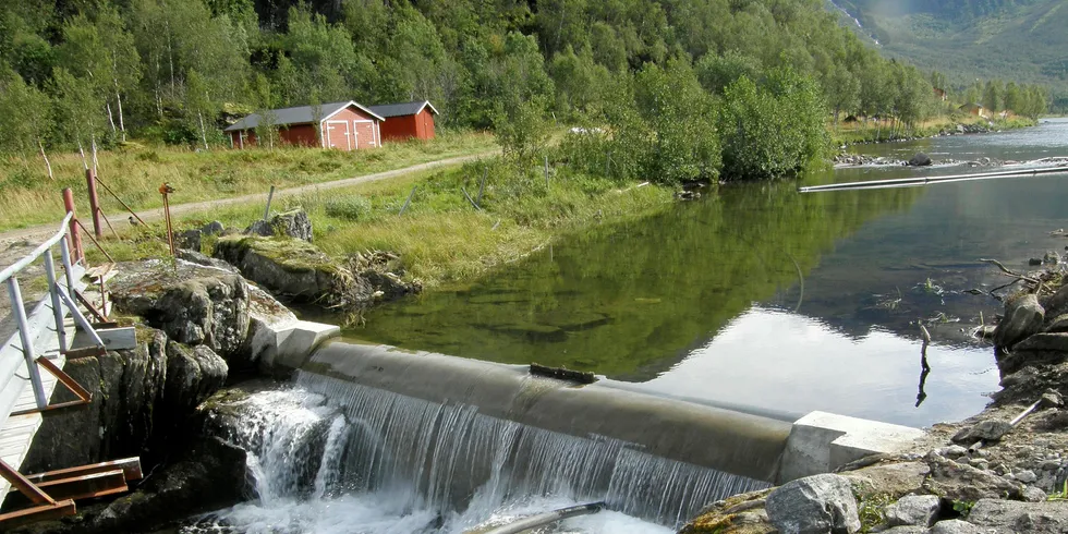 Småkraftsjefen vil ha en provenynøytral endring av innretningen på skatten, slik at småkraftverk som er lønnsomme før skatt også vil bli det etter skatt. Her ifra Storå småkraftverk i Tysfjord kommune i Nordland.