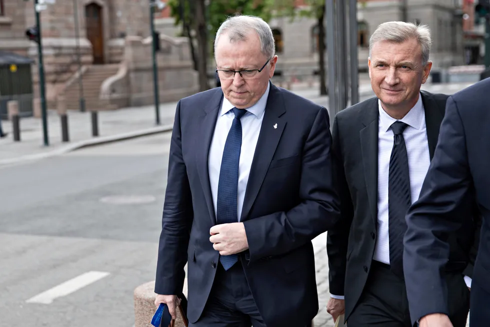 Tidligere konsernsjef Eldar Sætre fjernet Hans Henrik Klouman som juridisk direktør, mens Jon Erik Reinhardsen satte i gang granskning av Klouman. Nå må de forklare seg i retten.
