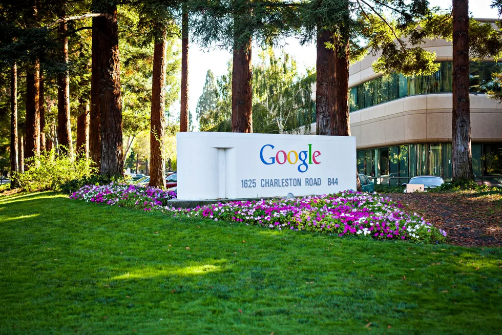 Mange etablerte virksomheter, inkludert teknologigiganter som Google, har lenge kjøpt opp unge selskaper for å holde seg innovativ. Strengere regulering er på trappene, skriver artikkelforfatteren.