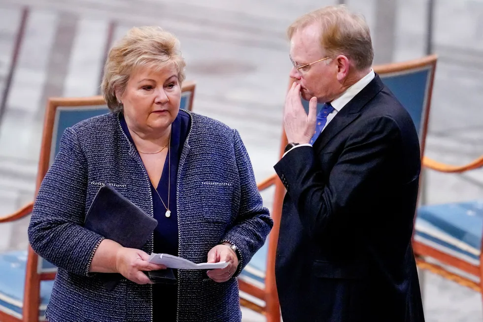 Høyre-leder Erna Solberg visste ikke om ektemannen Sindre Finnes' betydelige handel i verdipapirer.