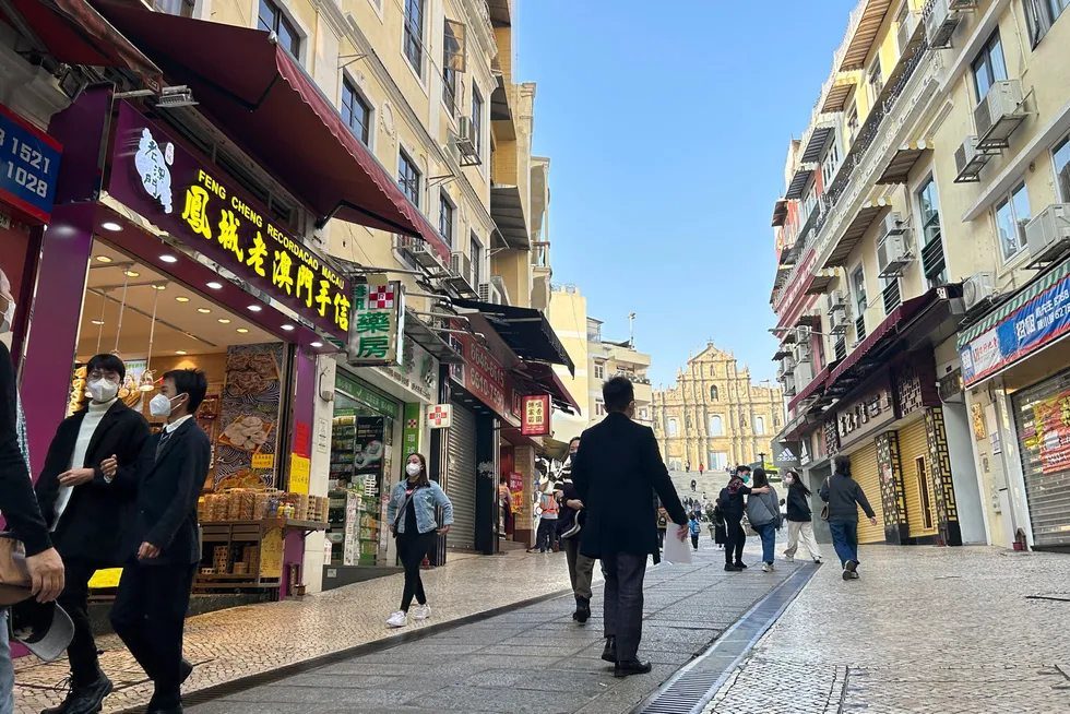 Kina har fjernet de mest drakoniske smitteverntiltakene og den neste uken gjenåpnes grensene til omverdenen. Dette ventes å være positivt for Macau, som er det eneste stedet i Kina hvor gambling er tillatt.