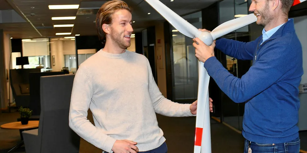 STERK I TROEN: Daglig leder Olav Rommetveit (til høyre) og prosjektutvikler/trainee Trym Christensen i Zephyr har fortsatt en grunnleggende tro på at vindkraft på land er en viktig del av klimaløsningen.
