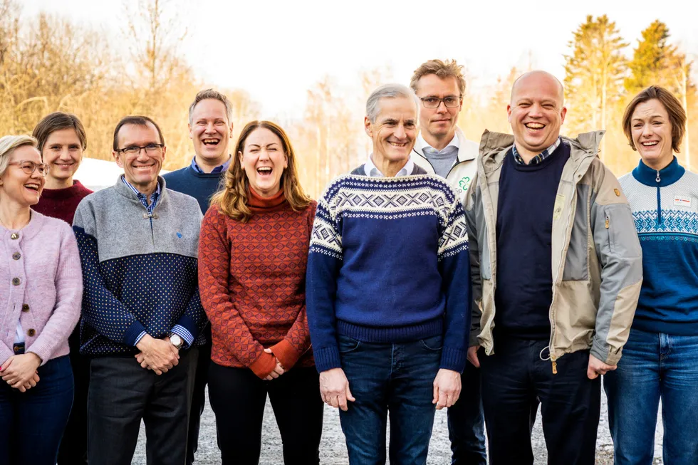 Store smil under regjeringens budsjettkonferanse på Klækken Hotell i mars. Når budsjettet legges frem om et par uker, blir det nok strammere overlepper.