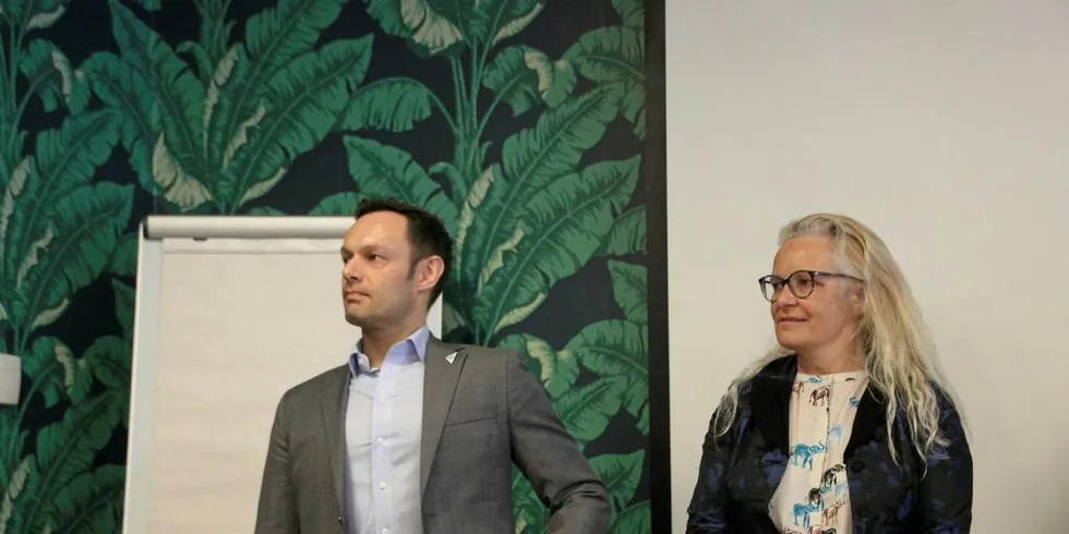 VIL SKATTLEGGE: To av mange stortingspolitikere som vil skattlegge oppdretterne mer for å tjene penger i allmenningen: Torgeir Knag Fylkesnes (SV) og Ruth Grung (AP)Foto: Anders Furuset