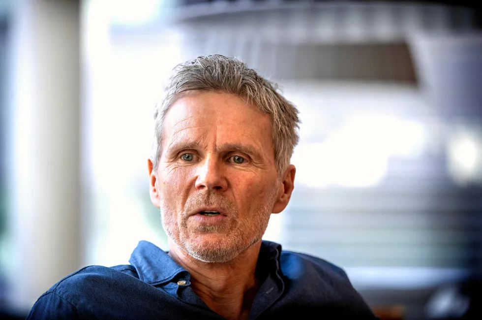 Fortum-sjef Hans-Erik Ramsdal mener regjeringen bør kompensere den høye strømprisen i NO2.