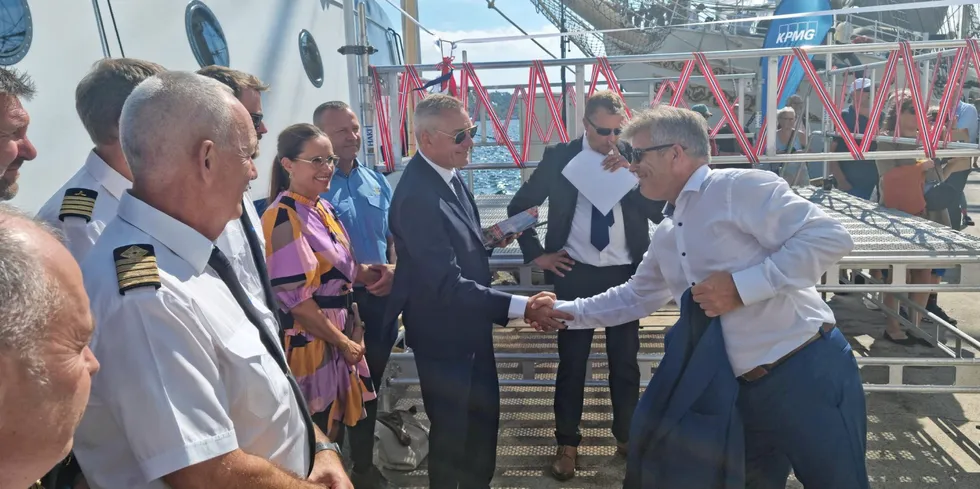 Både fiskeridirektør Frank Bakke-Jensen og fiskeri- og havminister Bjørnar Skjæran (Ap) deltok under dåpen.