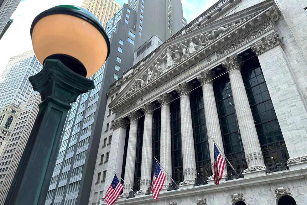 Mandag satte The New York Stock Exchange (Nyse) ny rekordnotering for 33. gang i år. Tirsdag faller det markant.