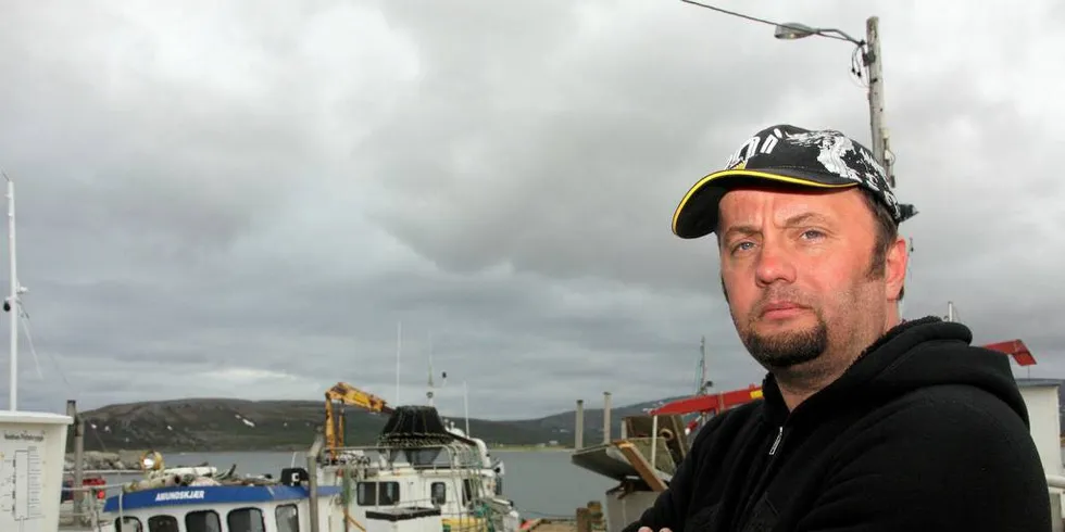 SKEPTISK TIL FLERE REGLER: Svein Vegar Lyder i Lyderfisk tror ikke et forbud mot mobile kjøpestasjoner er riktig vei å gå for å hindre svart omsetning av kongekrabbe. Foto: Terje Jensen