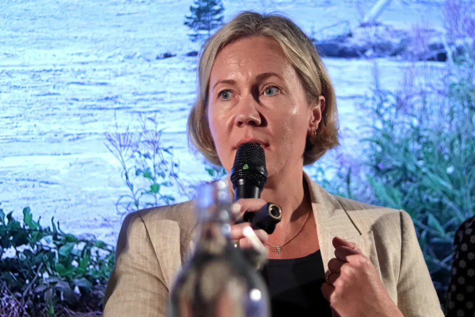 Anne Nysæther er sjef i Elvia, som er Norges største nettselskap. De havner under bransjesnittet for kundetilfredshet i Epsi sin rapport.