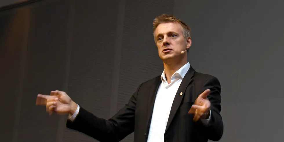 NVE-sjef, Kjetil Lund, vurderer å innføre ny rapportering fra kraftprodusentene. Kan både være disiplinerende overfor aktørene, men også gi bedre faktagrunnlag for den offentlige debatten.