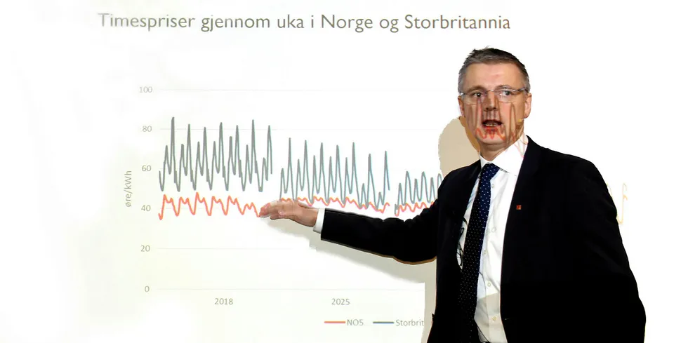 NVE-sjef Kjetil Lund la tirsdag frem en konsekvensanalyse av NorthConnect. – Ikke alle vil tjene på at kabelen bygges, men gevinsten til de som tjener er høyere enn tapet til de som taper, sa han.