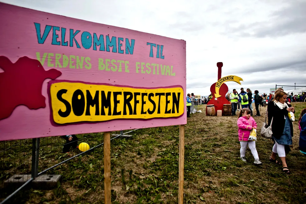 Serieproduksjonen av virksomheter har forvandlet det vesle kystsamfunnet Giske. Der Ulsteinvik og Fosnavåg er shipping-bygder, har Giske blitt et kraftsenter for kulturnæring og digital tjenesteproduksjon. Her fra Sommerfesten på Giske.