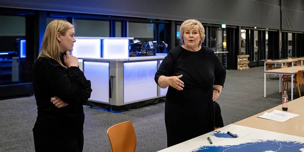 Erna Solberg og Tina Bru stilte på innspillsmøte om norsk hydrogensatsing mandag.