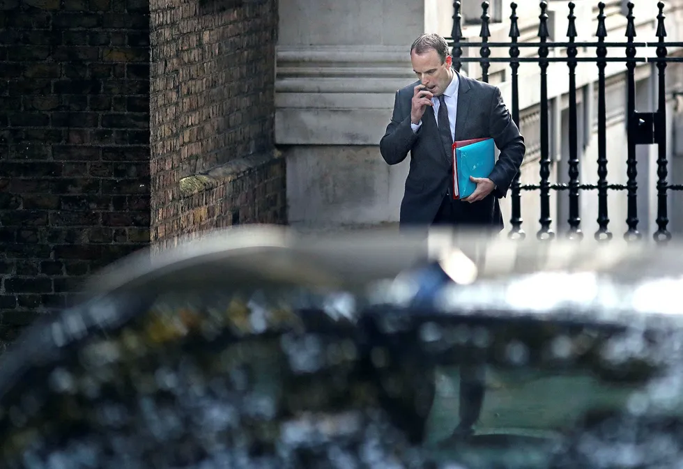 Storbritannias brexit-minister Dominic Raab dro søndag til Brussel for å si nei til brexit-løsningen som var forhandlet frem i forrige uke.