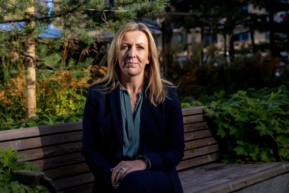Tomra-sjef Tove Andersen skal slite med fallende aksjekurs fremover ifølge DNB Markets.