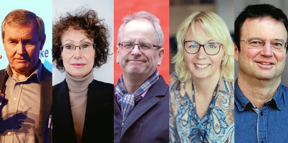Årest jury består av (fra v) Bjarne Aamodt, Anne Grethe Solberg, Henrik Syse, Kristin Lian og Leif Lia.