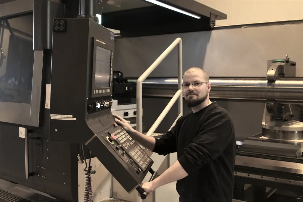 Sven Nottrodt, CNC- operatør ved Finnøy Gear & Propeller.
