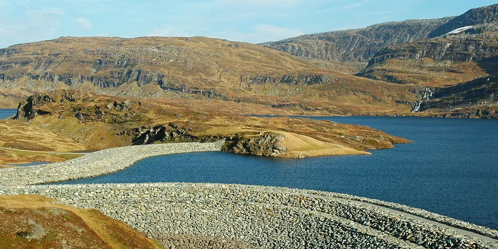 Kvilsteinsvatn sperredam på Vikafjellet