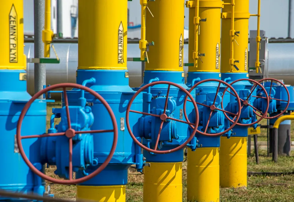 Gas compressor station