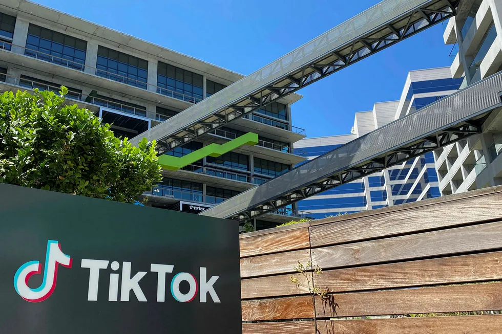 Tiden er i ferd med å renne ut for et salg av den kinesiske videoappen Tiktoks amerikanske virksomhet og deres nye kontorlokaler i Culver City øst for Los Angeles.