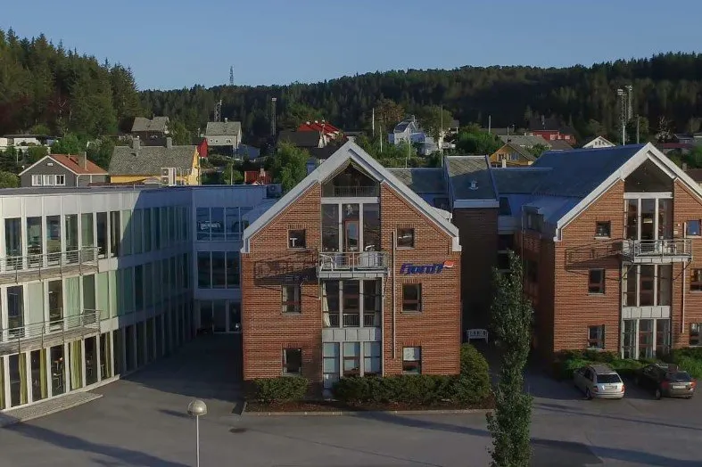 Fjord1s kontrollrom i Florø hvor det blir døgnåpen kontroll av Lavik-Oppedal-sambandet.