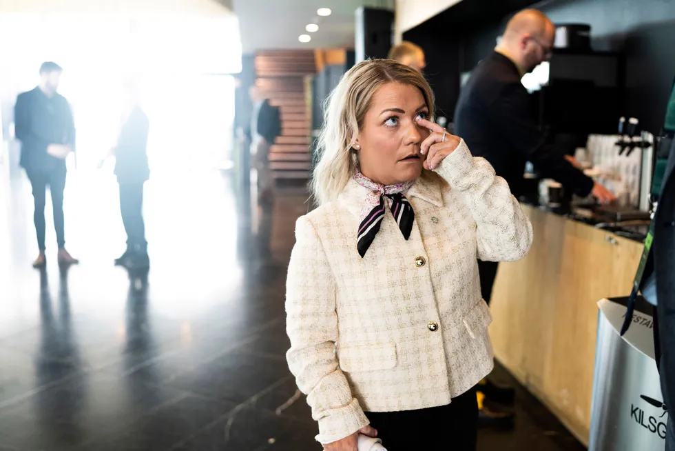 Landbruks- og matminister Sandra Borch (Sp) avfeier kritikken mot fjerningen av distribusjonstilskuddet for mindre meierier.