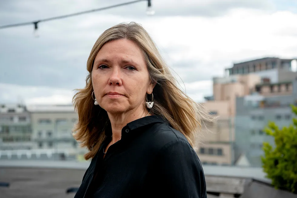 Nestleder May Schwartz i Likestillings- og diskrimineringsombudet sier at «det som er ansett vanlig eller uvanlig i et land ikke må legge avgjørende føringer for vurderingen av den enkelte sak».